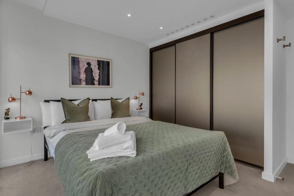 Postel nebo postele na pokoji v ubytování MySquare Premium One Bedroom Apartment City Road Basin