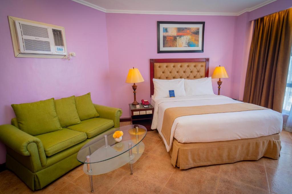 Postel nebo postele na pokoji v ubytování Royal Bellagio Hotel