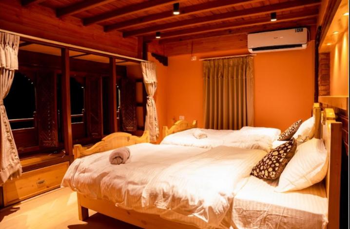 Postel nebo postele na pokoji v ubytování Nag Pukhu Guest House