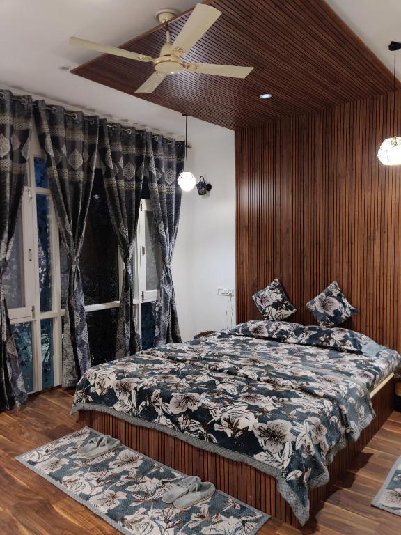 Postel nebo postele na pokoji v ubytování Serenity Inn home stay