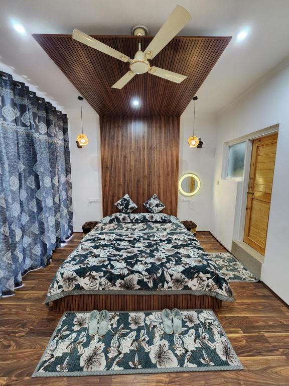Postel nebo postele na pokoji v ubytování Serenity Inn home stay