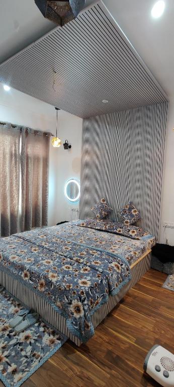 Postel nebo postele na pokoji v ubytování Serenity Inn home stay