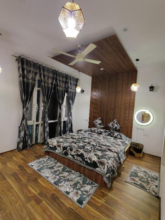 Postel nebo postele na pokoji v ubytování Serenity Inn home stay