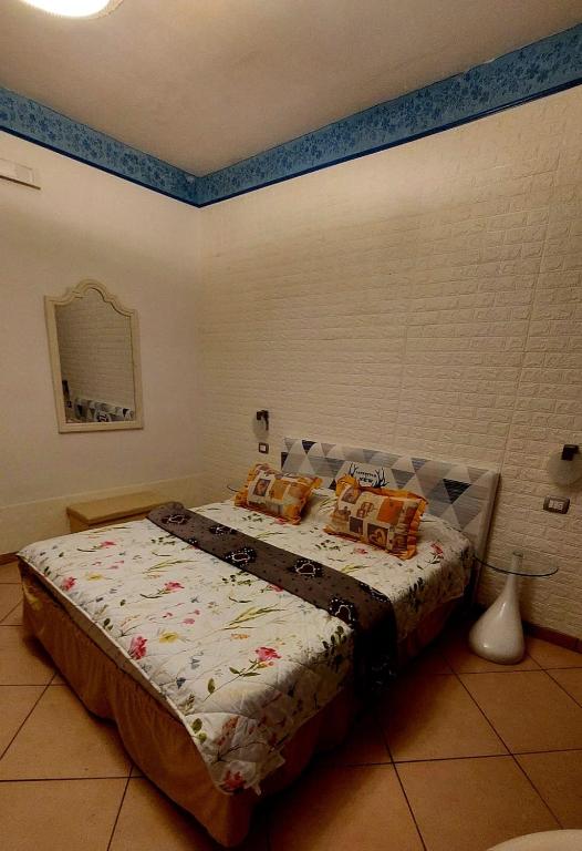 a bedroom with a large bed in a room at Il Mirto E La Rosa in Arenella