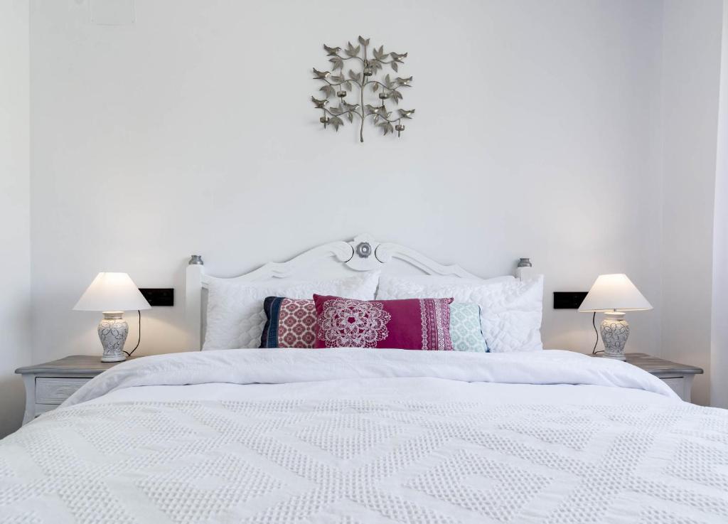 Postel nebo postele na pokoji v ubytování LAE23- Mirador Estepona Hills by Roomservices