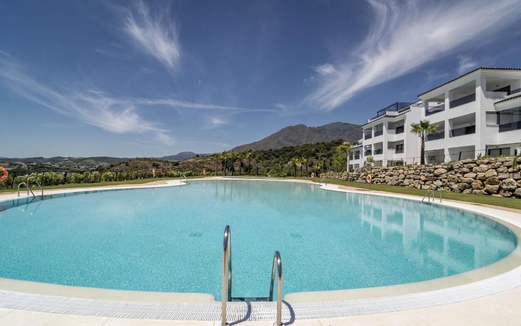 Bazén v ubytování LAE23- Mirador Estepona Hills by Roomservices nebo v jeho okolí