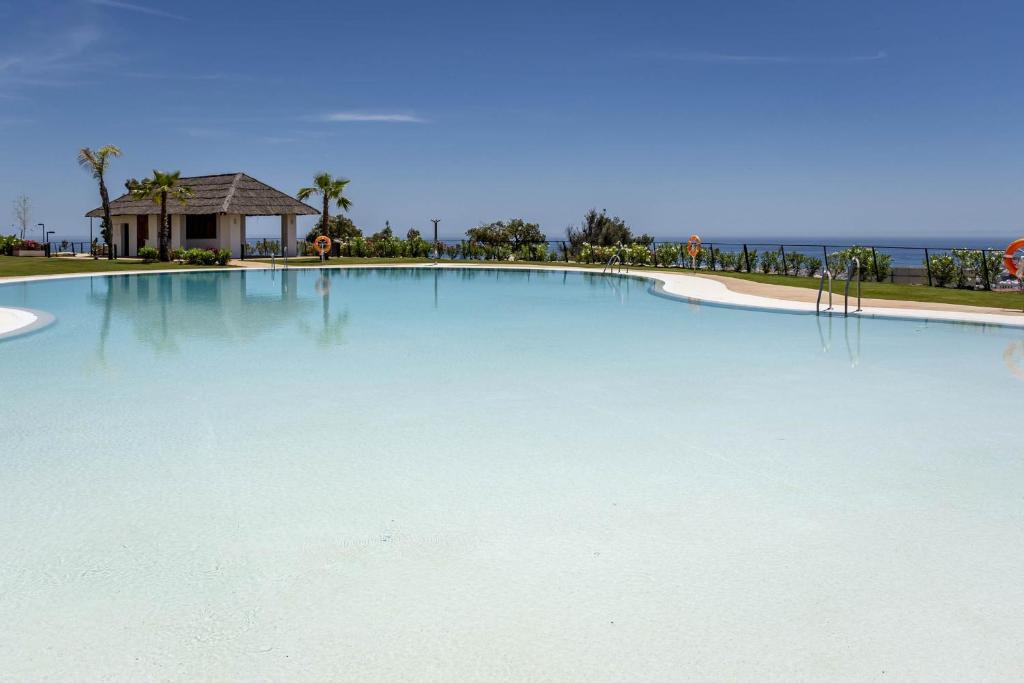 Bazén v ubytování LAE23- Mirador Estepona Hills by Roomservices nebo v jeho okolí