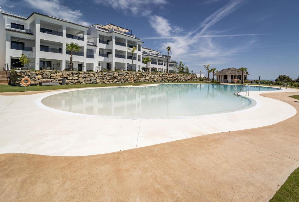 Bazén v ubytování LAE23- Mirador Estepona Hills by Roomservices nebo v jeho okolí