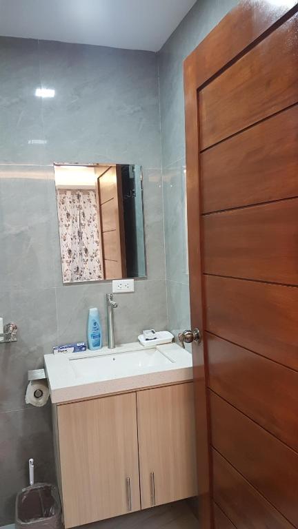 Koupelna v ubytování C Mary's Staycation in Tanza Cavite 2-3pax