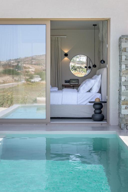 Bazén v ubytování Solus Suites Milos nebo v jeho okolí