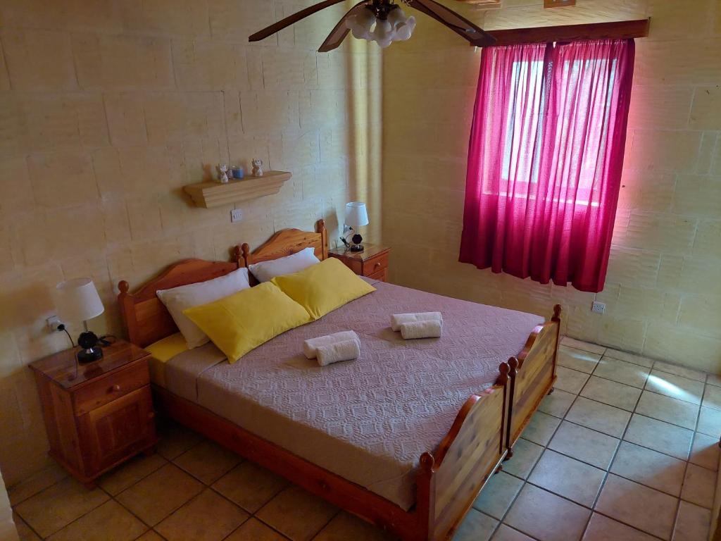 Postel nebo postele na pokoji v ubytování MJ Farmhouse B&B