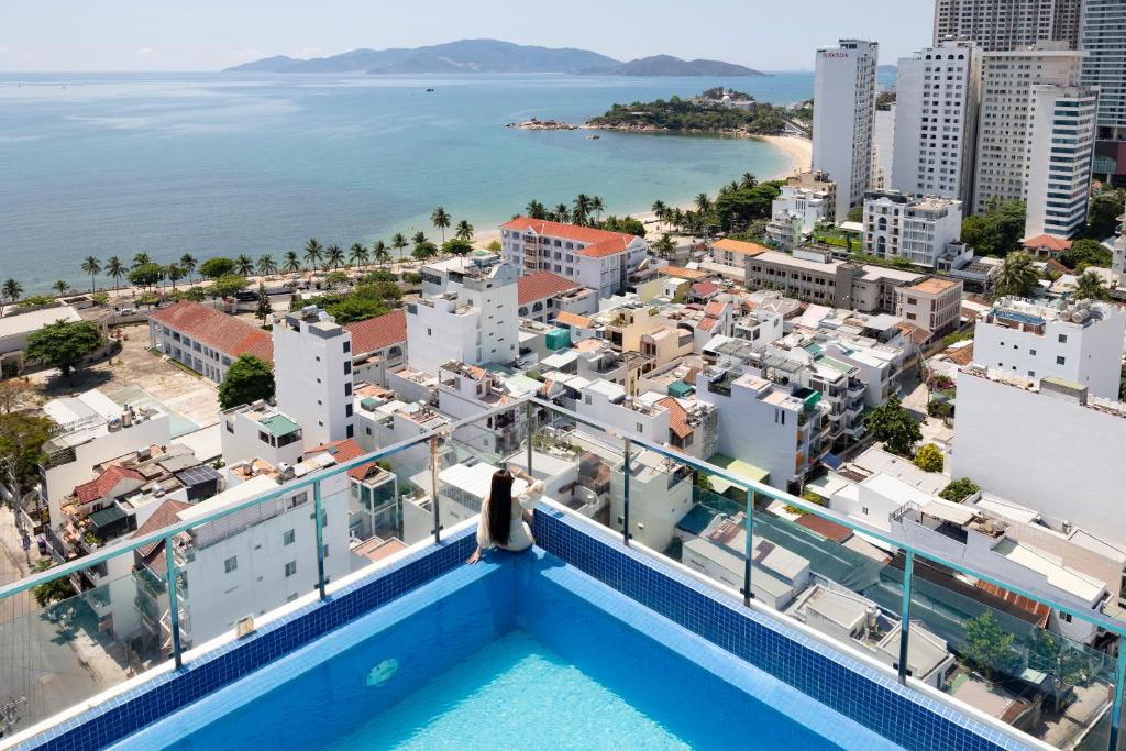 Bazén v ubytování Gibson Hotel Nha Trang nebo v jeho okolí