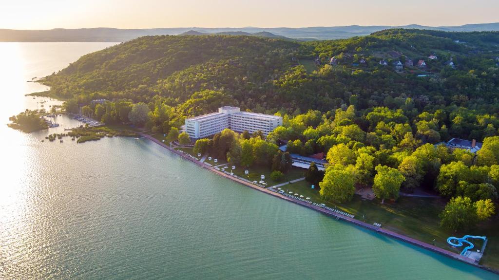 an aerial view of a building on a lake at Hotel Club Tihany in Tihany