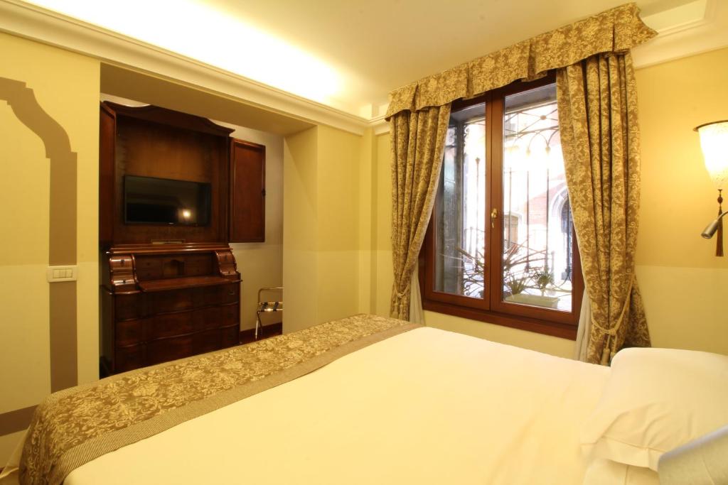 Postel nebo postele na pokoji v ubytování Hotel Le Isole