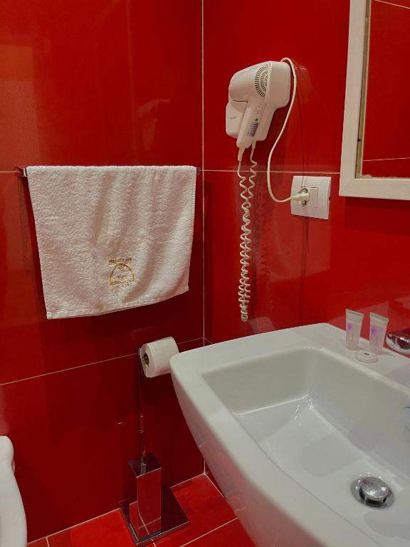 Koupelna v ubytování Imperium Hotel