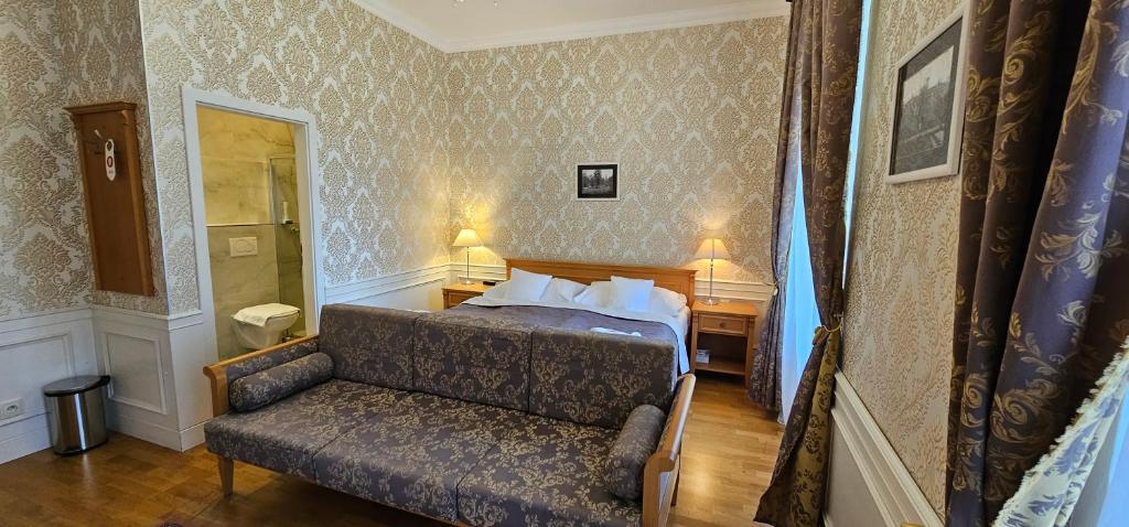 Postel nebo postele na pokoji v ubytování Zamecky Hotel Lednice