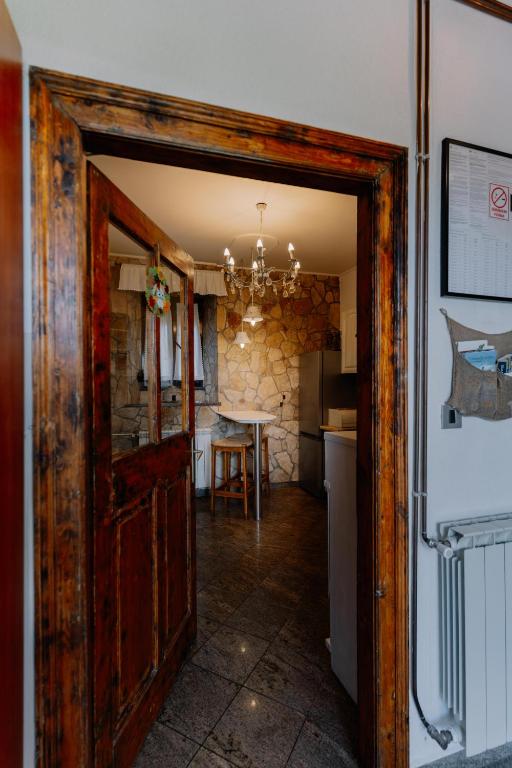 Kuchnia lub aneks kuchenny w obiekcie Cozy getaway house Luana