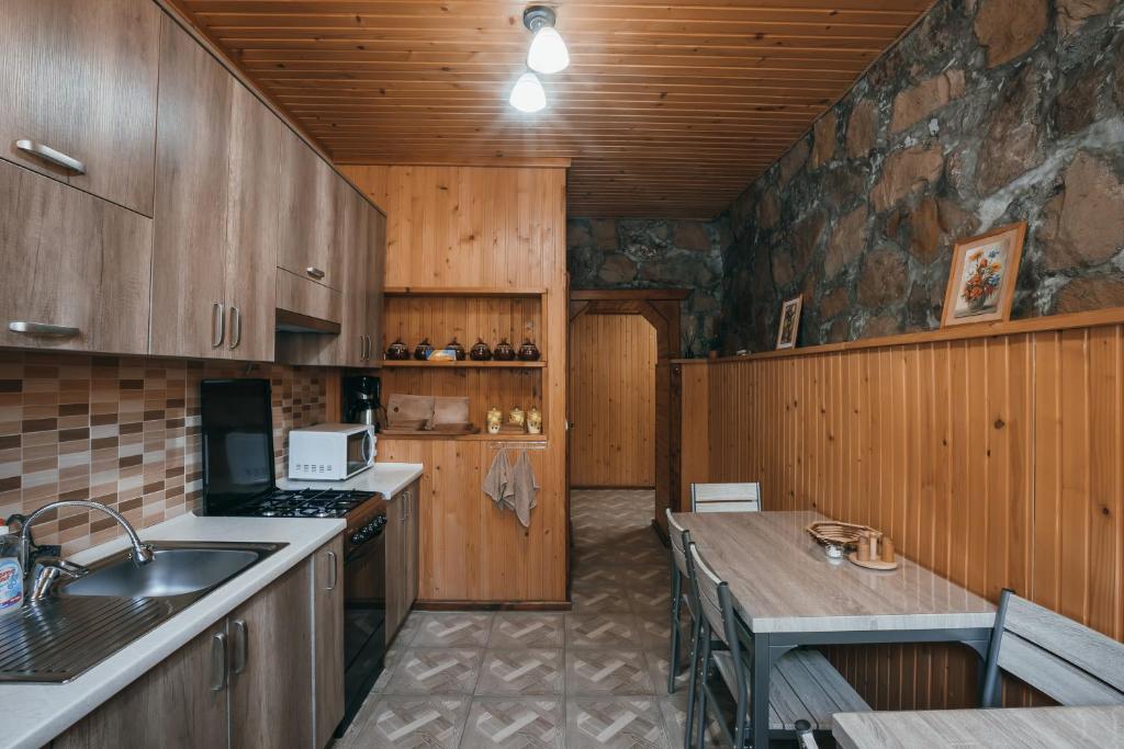 Kuchyň nebo kuchyňský kout v ubytování Guest House Бескид