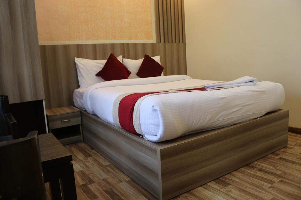 Postel nebo postele na pokoji v ubytování Hotel Royal Emperor