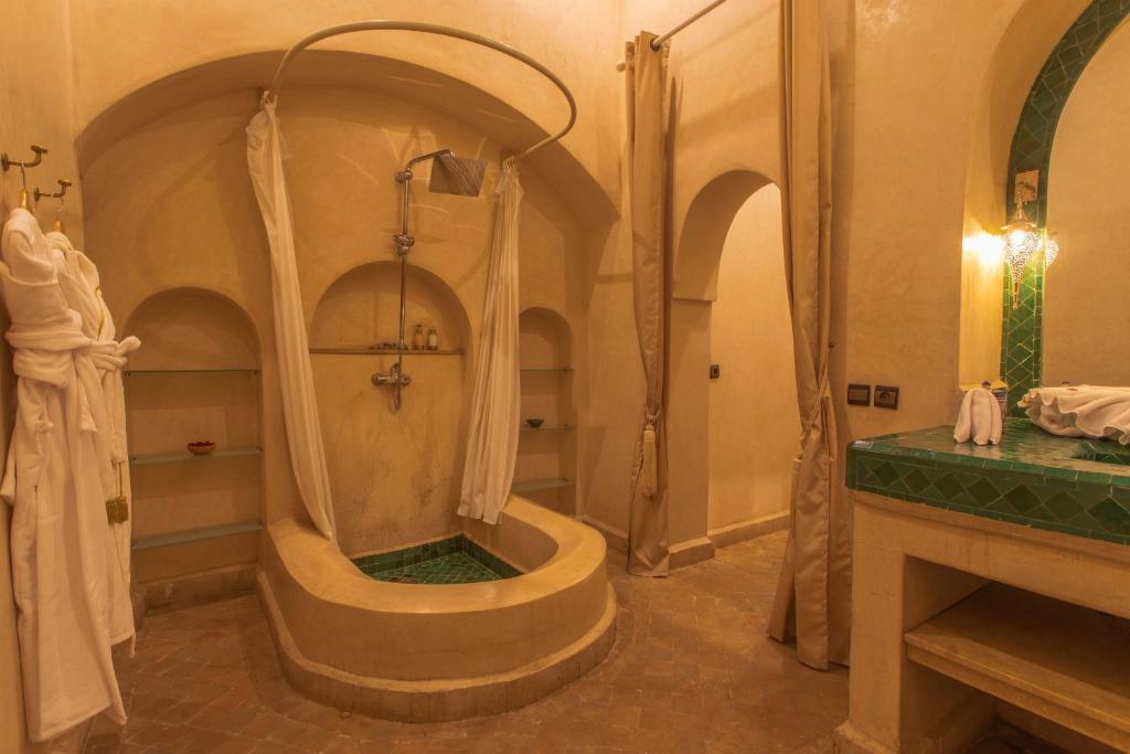 Koupelna v ubytování Le Medina Privilège Riad & Spa