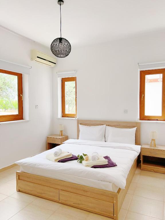 Postel nebo postele na pokoji v ubytování White Mountain Pool Villas