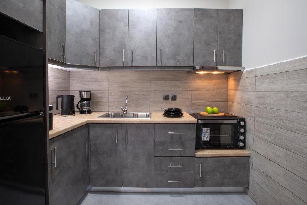 A kitchen or kitchenette at Villa Dimitris Apartments & Bungalows