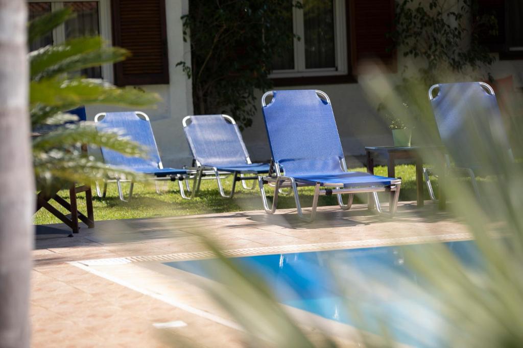 The swimming pool at or close to Villa Dimitris Apartments & Bungalows