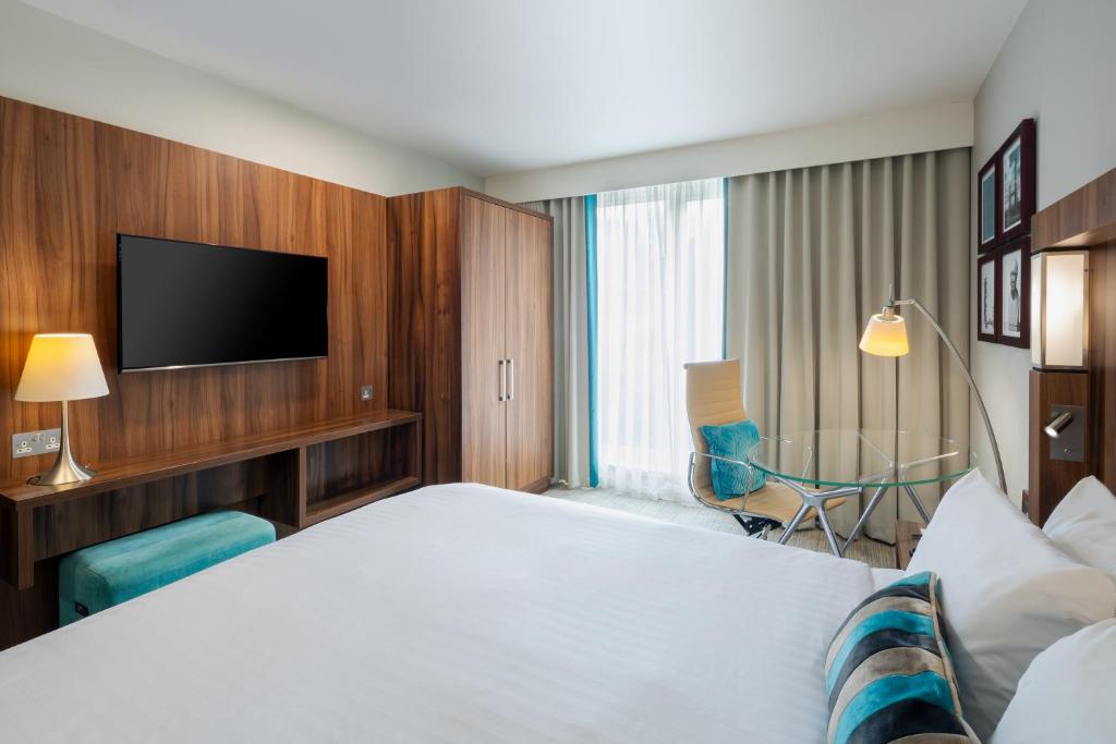Postel nebo postele na pokoji v ubytování Courtyard by Marriott Edinburgh