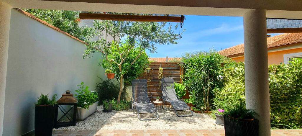 a garden with a staircase in a house at Lovely guest house Veli Vrh in Pula