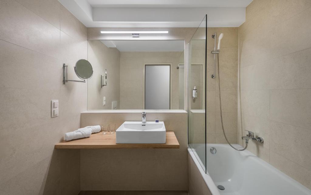 Hotel Club Tihany - Habitación Gemela Con Cama Extra