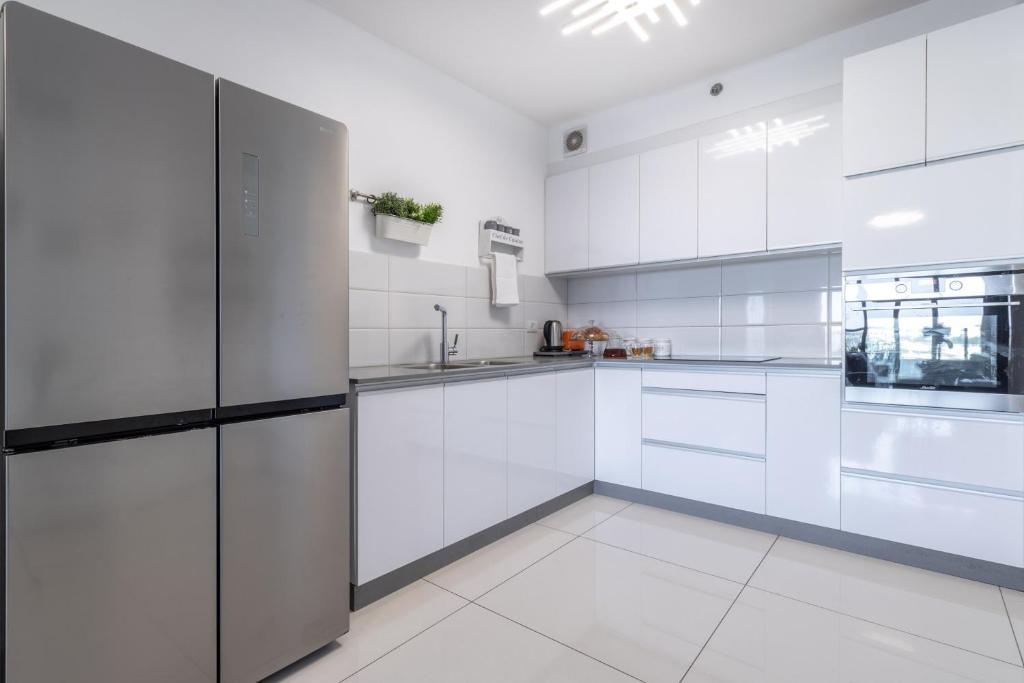 Kuchyň nebo kuchyňský kout v ubytování Isrentals Haneviim - ApartHotel In City Center