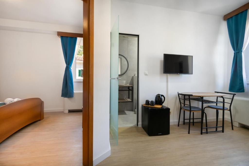 TV a/nebo společenská místnost v ubytování Bed & Breakfast Palac -Free Parking-