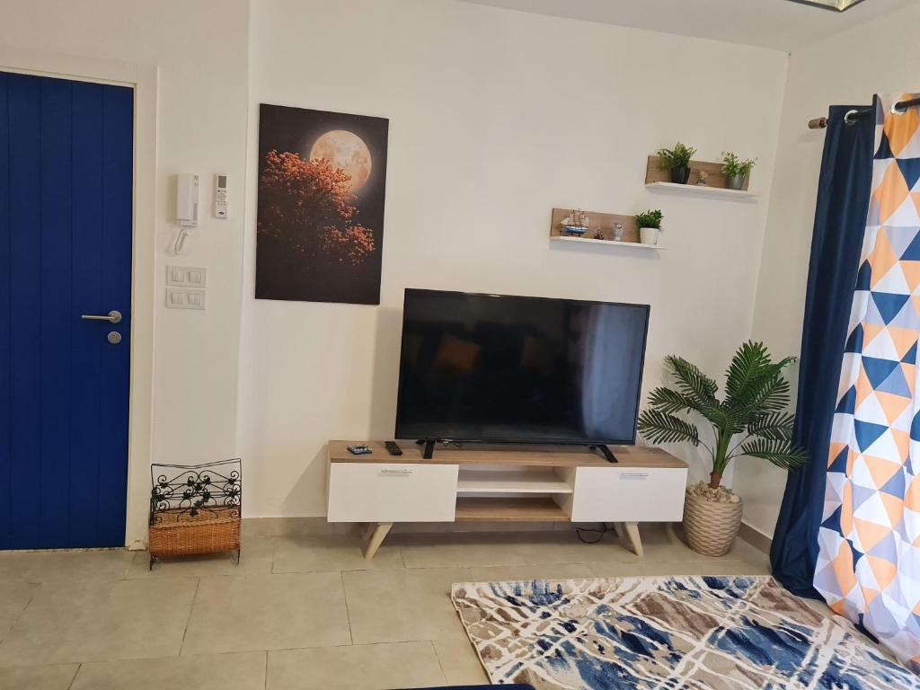 TV a/nebo společenská místnost v ubytování مراسى الساحل الشمالى