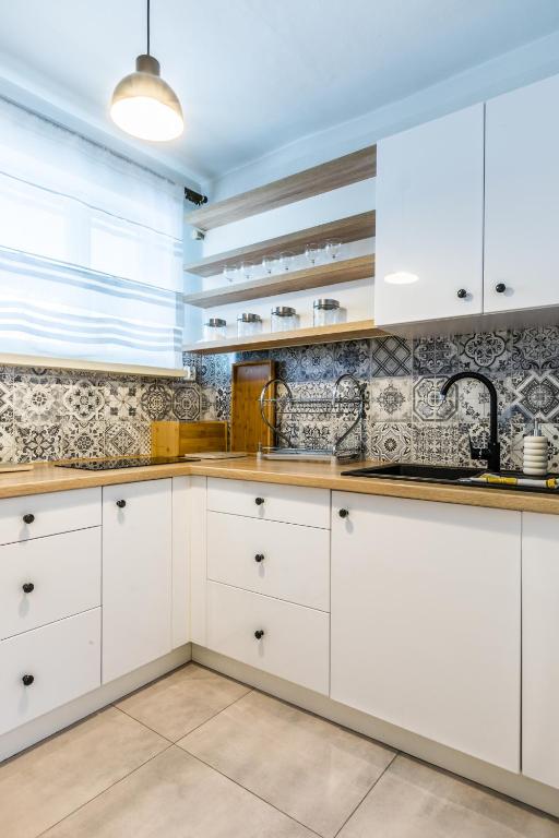 Kuchyňa alebo kuchynka v ubytovaní Apartament Regionalny Centrum
