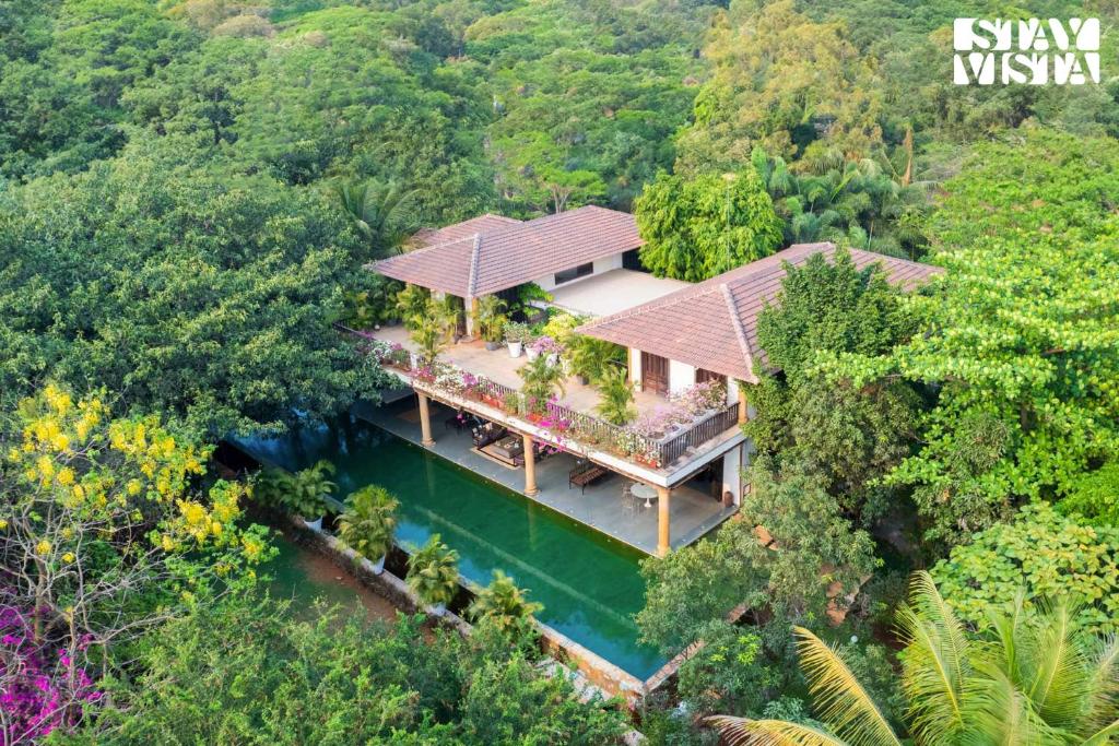 Bird's-eye view ng Magnolia Villa by StayVista - A tranquil retreat in greenery with Pool, mountain view, terrace, lush lawn