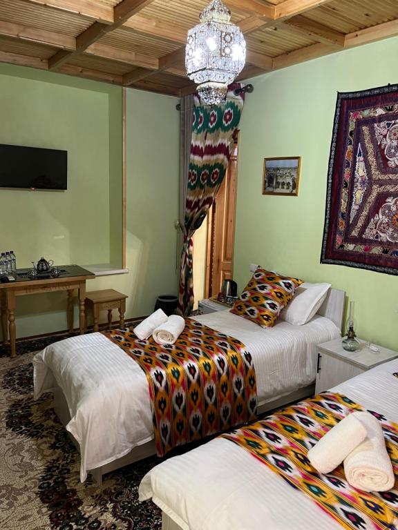 Old Palace Hotel - Family Room With Private Bathroom