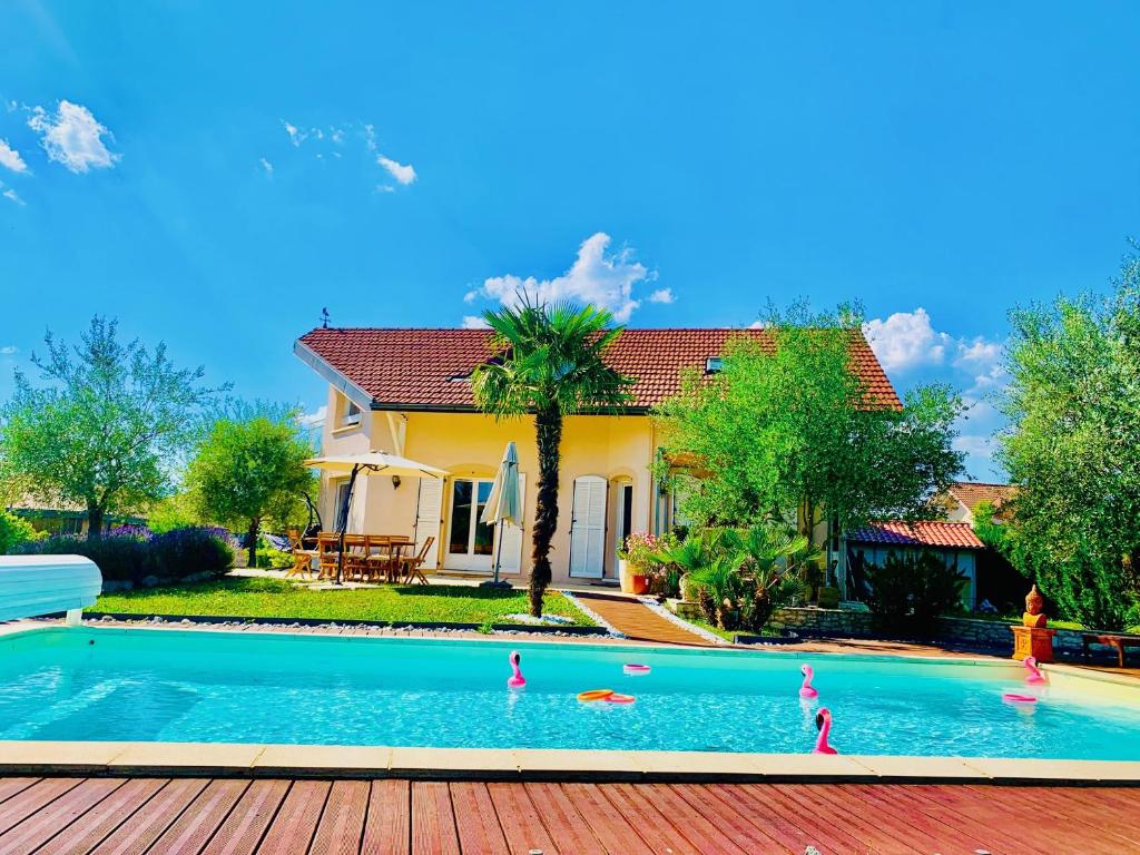 Πισίνα στο ή κοντά στο Villa near Geneva