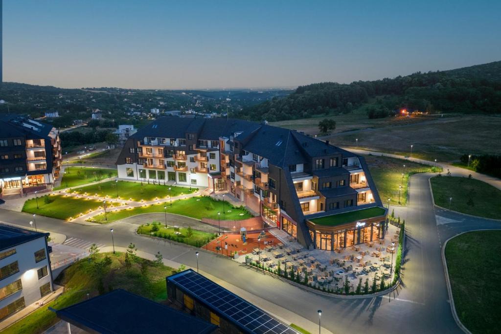 Nespecifikovaný výhled na hory nebo výhled na hory při pohledu z hotelu
