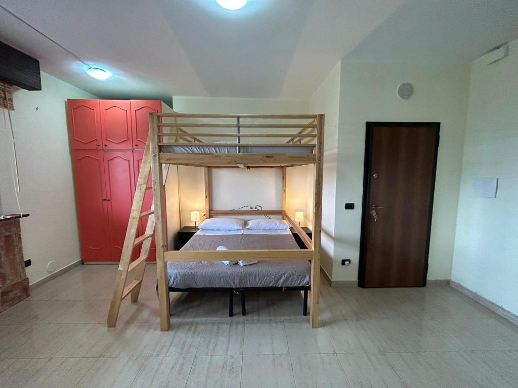 Poschodová posteľ alebo postele v izbe v ubytovaní MONTREAL FLAT STUDIO