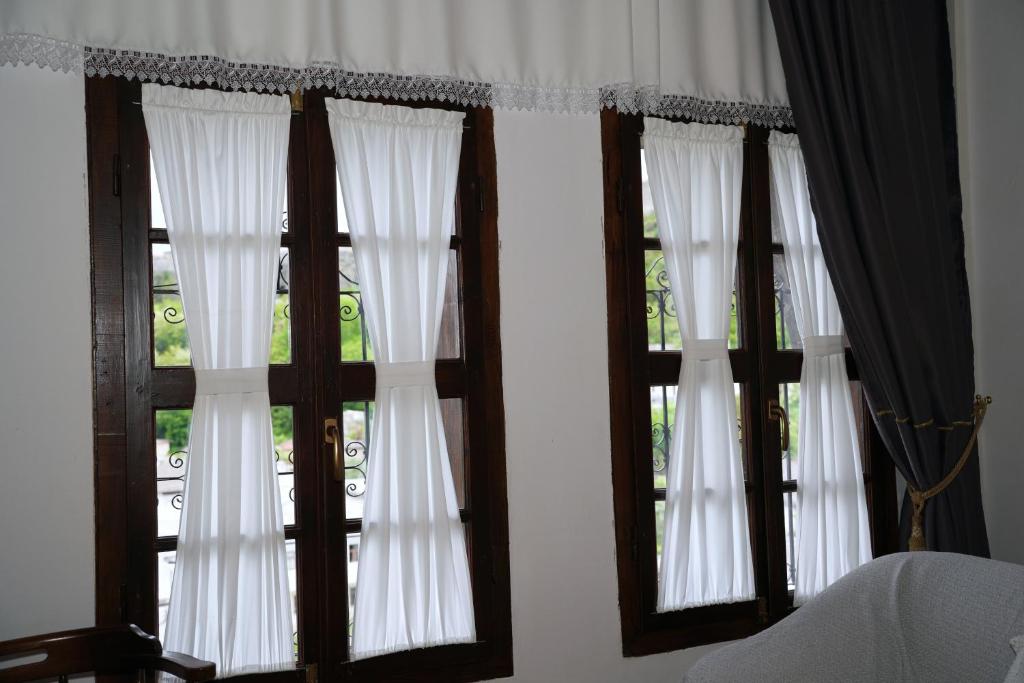 Fotografie z fotogalerie ubytování Emblematic House Apartment 2 v destinaci Gjirokastër