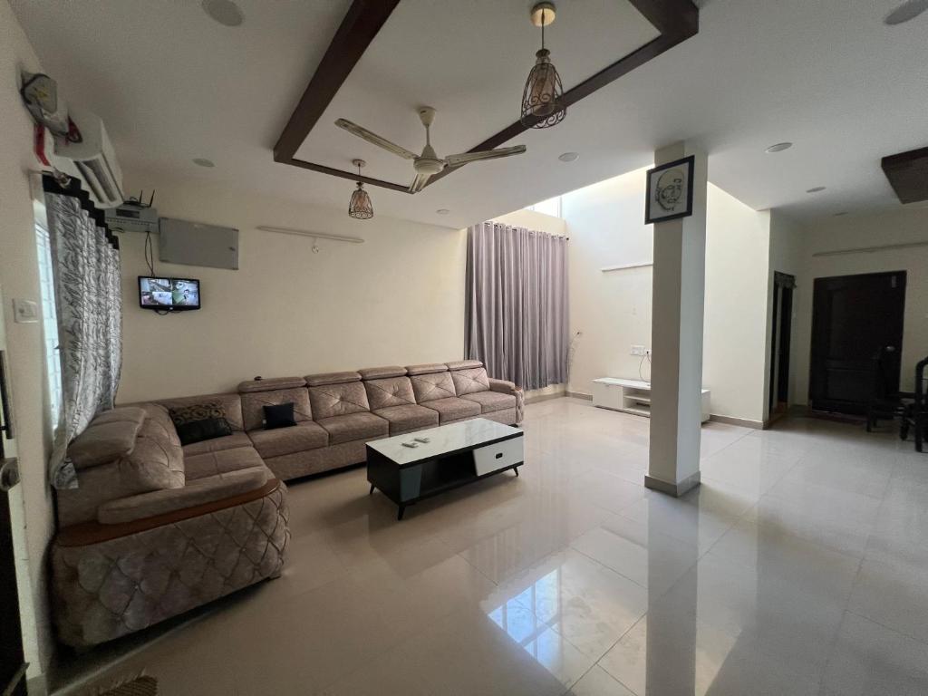 Prostor za sedenje u objektu Saket Bhusattva 4BHK Luxurious Villa
