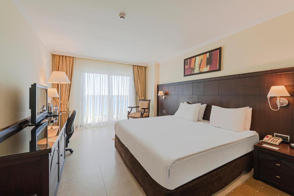 لابی و فضای عمومی Crowne Plaza Antalya by IHG - تصویر ۵
