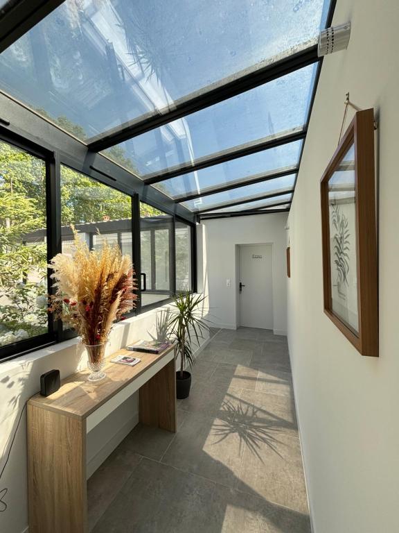 Balkón alebo terasa v ubytovaní Chez Oma I 1 appartement indépendant OPI I 3 chambres privatives avec salle d eau et salon commun cuisine commune WC commun patio commun