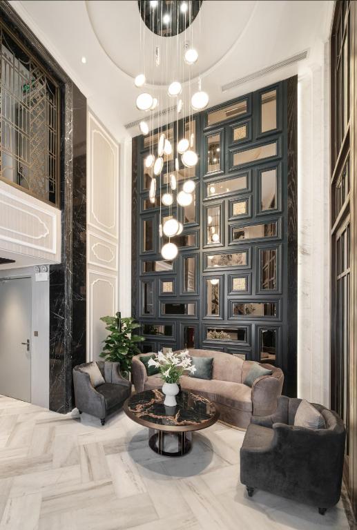 Posezení v ubytování Luxe Paradise Premium Hotel Pham Hong Thai