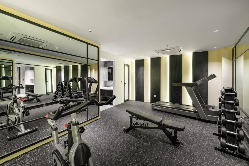 Fitness centrum a/nebo fitness zařízení v ubytování Luxe Paradise Premium Hotel Pham Hong Thai