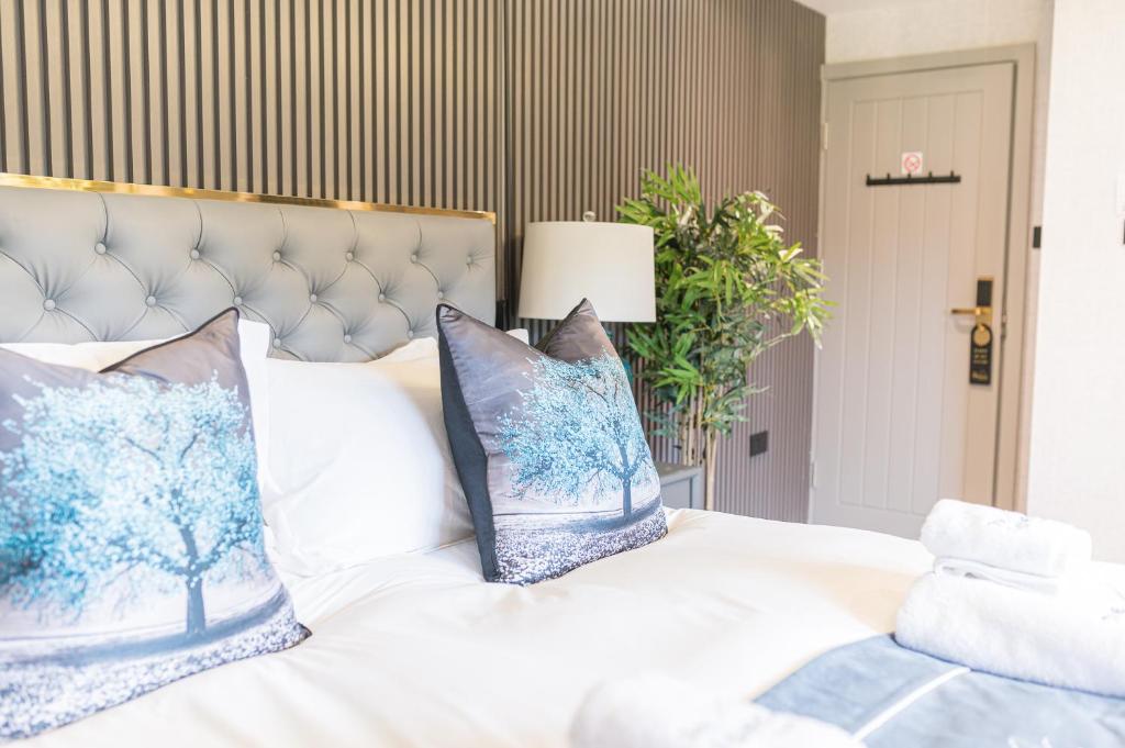 The Log House - King Room With Mountain View