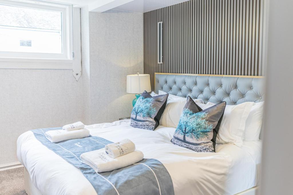 The Log House - Deluxe King Room