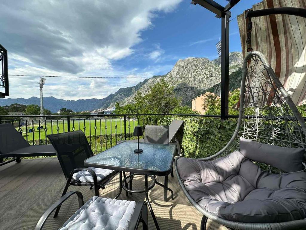 Fotografie z fotogalerie ubytování Sunshine Apartment with Private Pool and Parking v destinaci Kotor