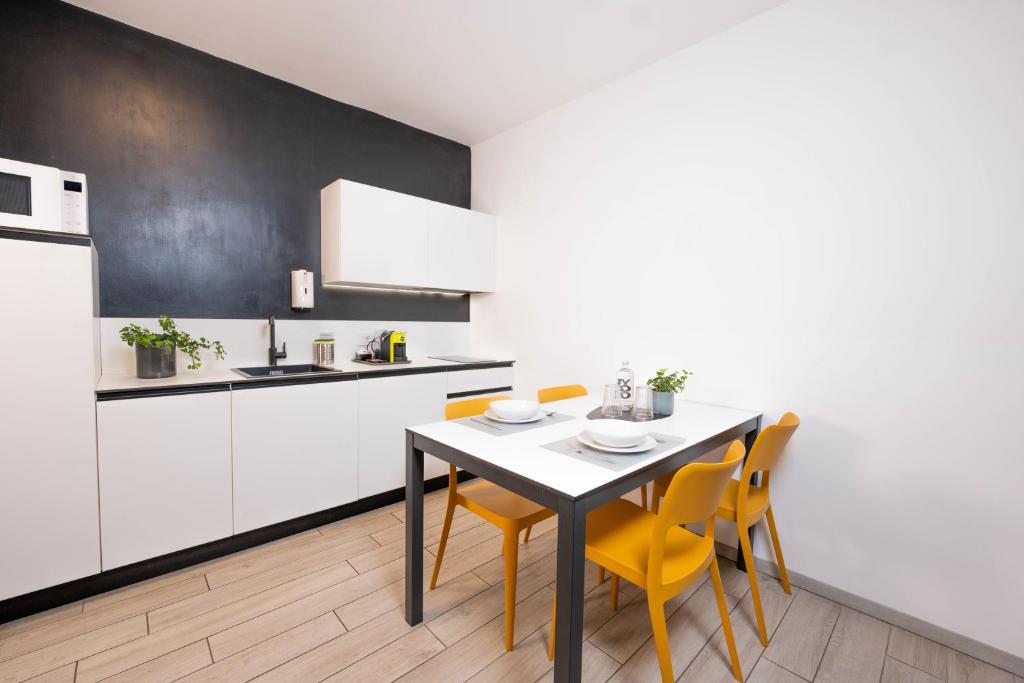Η κουζίνα ή μικρή κουζίνα στο CityU Grazioli 27 Appartamento Trento Città - 2 stanze con 2 parcheggi privati gratuiti