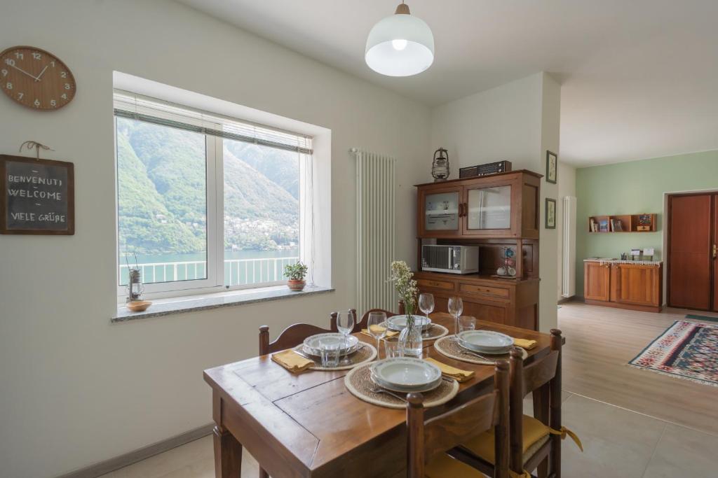 Kuchyň nebo kuchyňský kout v ubytování La Quiete with private Garden by Rent All Como